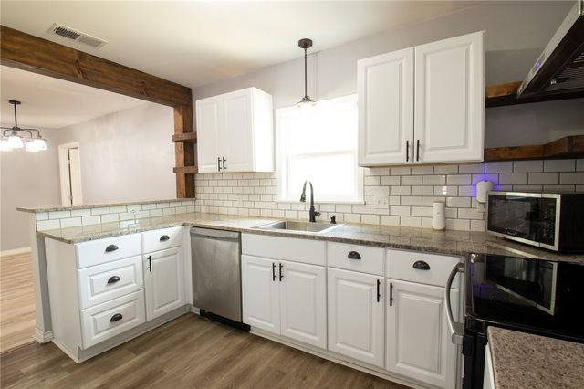 920 E Lewis St, Sinton, TX 78387