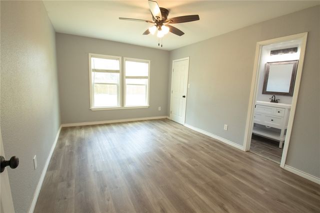 920 E Lewis St, Sinton, TX 78387