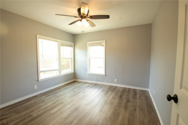 920 E Lewis St, Sinton, TX 78387