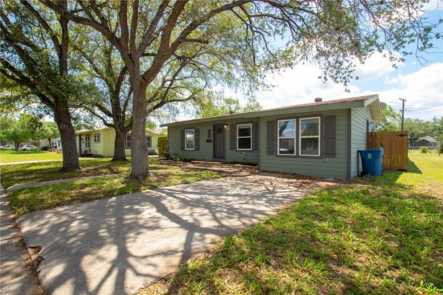 920 E Lewis St, Sinton, TX 78387