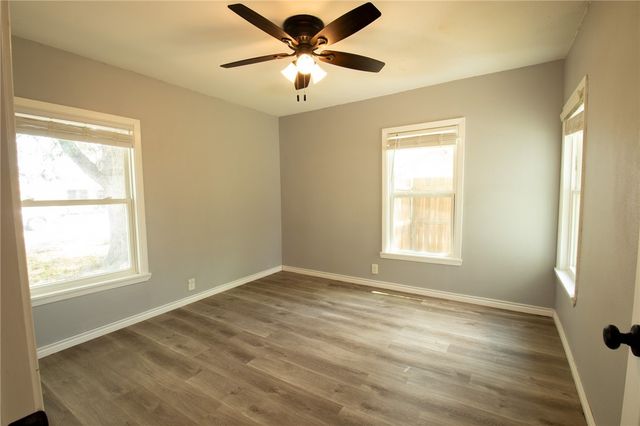 920 E Lewis St, Sinton, TX 78387