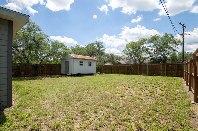 920 E Lewis St, Sinton, TX 78387