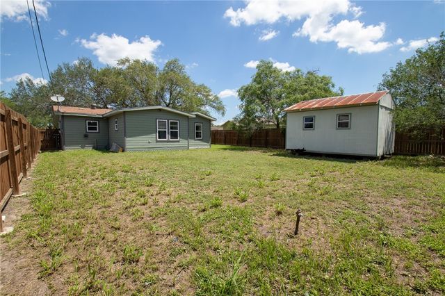 920 E Lewis St, Sinton, TX 78387