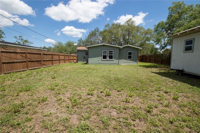 920 E Lewis St, Sinton, TX 78387