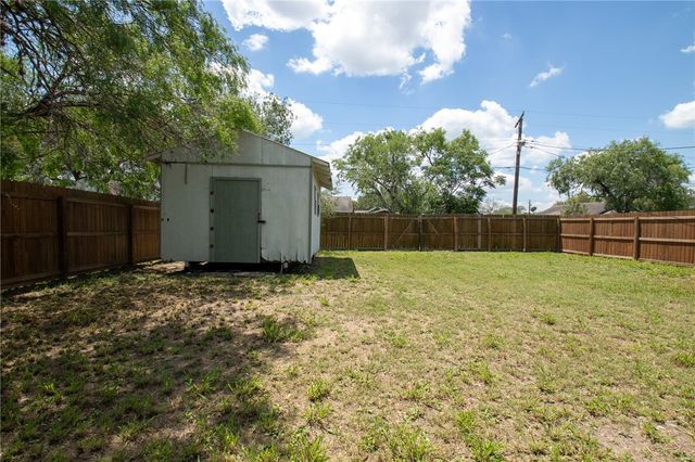 920 E Lewis St, Sinton, TX 78387