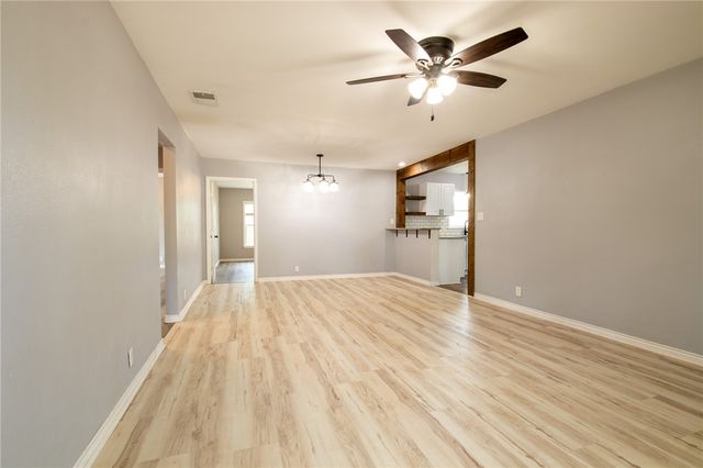 920 E Lewis St, Sinton, TX 78387