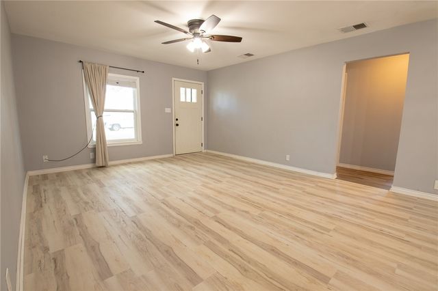 920 E Lewis St, Sinton, TX 78387