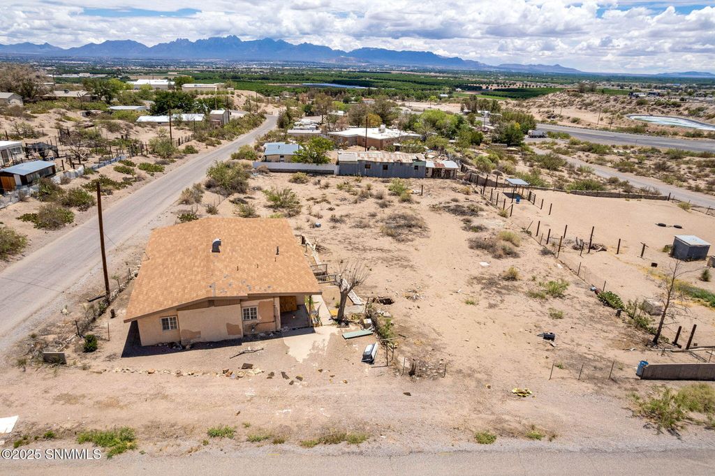 910 Rainbow Ridge Street, Las Cruces, NM 88007