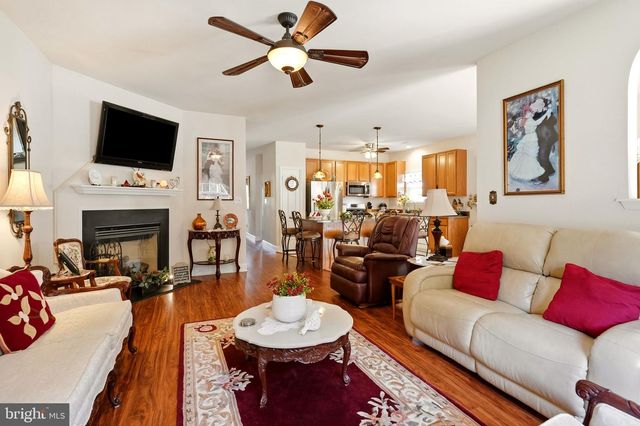 10 JUNE ANN DR, Clayton, NJ 08312