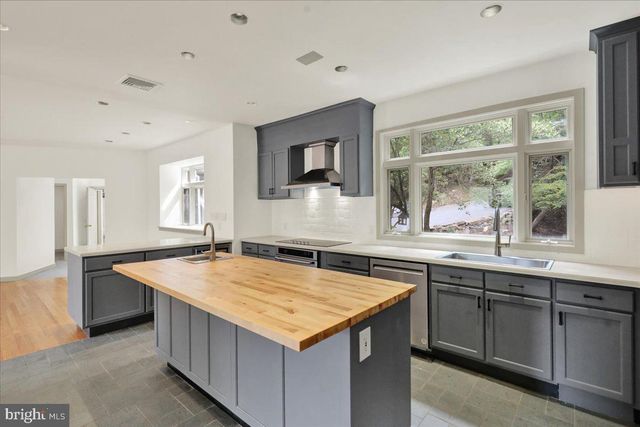 8 WYNDHAM HILL DR, Reading, PA 19606