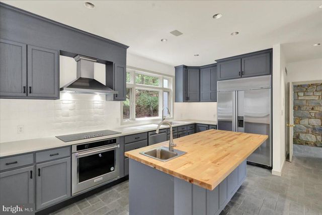 8 WYNDHAM HILL DR, Reading, PA 19606