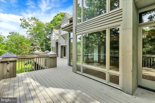 8 WYNDHAM HILL DR, Reading, PA 19606