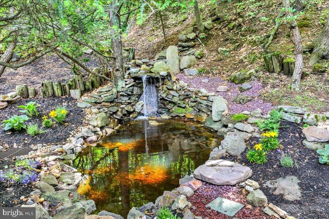 8 WYNDHAM HILL DR, Reading, PA 19606