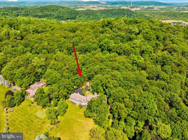 8 WYNDHAM HILL DR, Reading, PA 19606