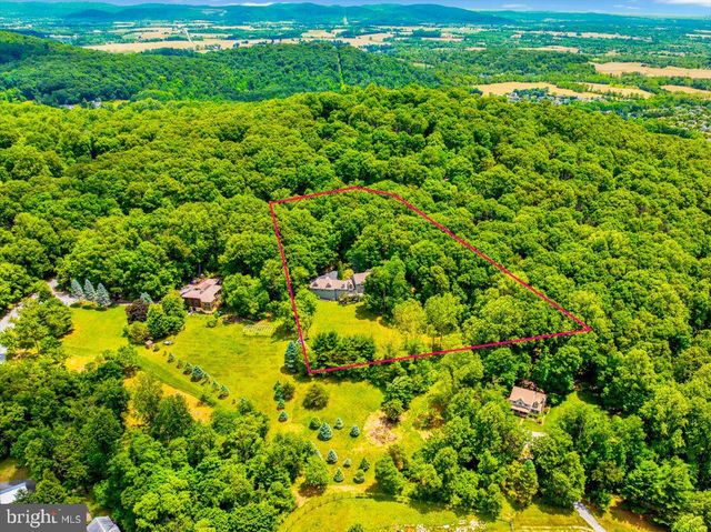 8 WYNDHAM HILL DR, Reading, PA 19606