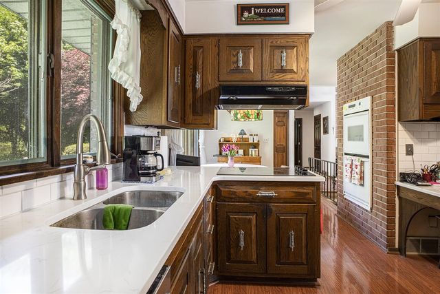 55835 Davis Lane, Dowagiac, MI 49047