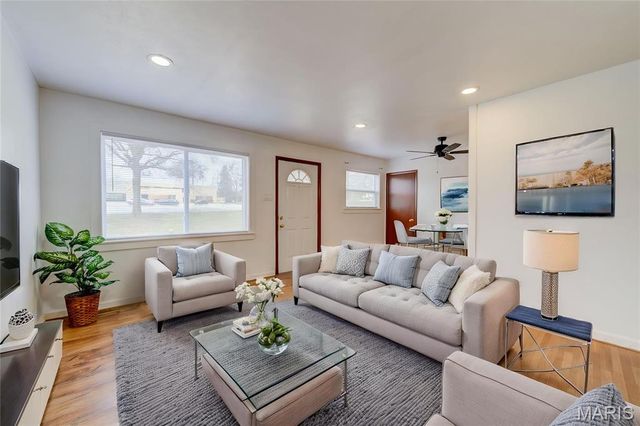 3406 Saint Thomas More Place, Bel Ridge, MO 63121