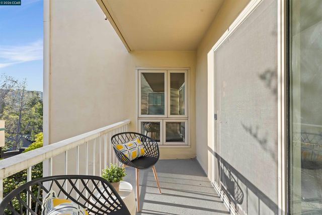 590 El Dorado Ave 214, Oakland, CA 94611