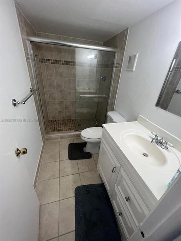 8511 NW 8th St 311, Miami, FL 33126