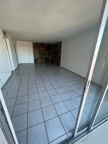 8511 NW 8th St 311, Miami, FL 33126