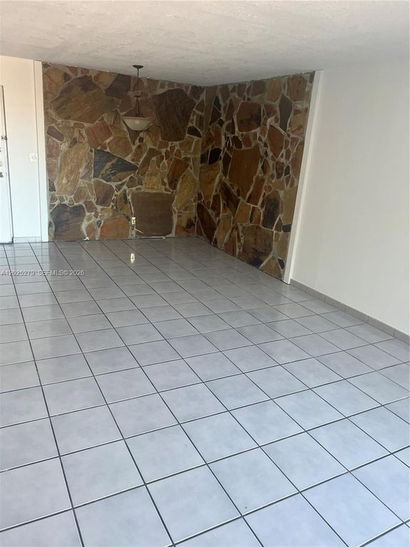 8511 NW 8th St 311, Miami, FL 33126