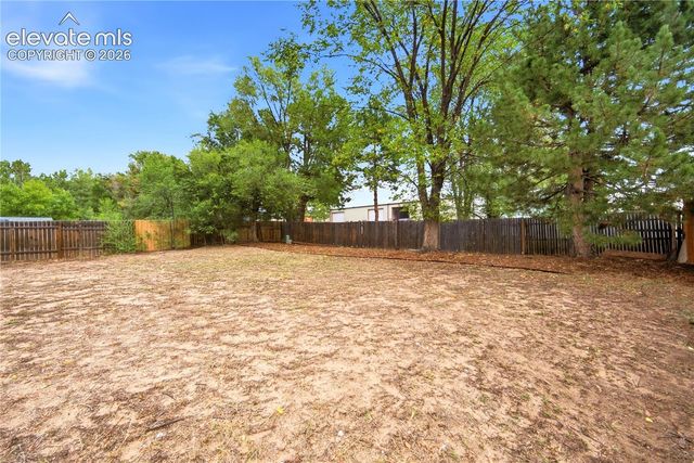 2025 Heathercrest Drive, Colorado Springs, CO 80915