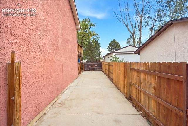 2025 Heathercrest Drive, Colorado Springs, CO 80915