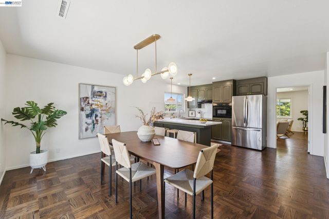 433 Kitty Hawk Rd, Alameda, CA 94501