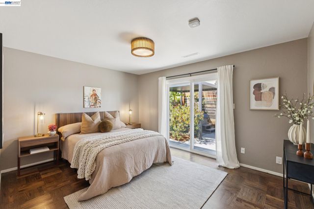 433 Kitty Hawk Rd, Alameda, CA 94501
