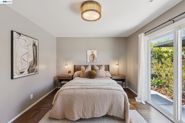 433 Kitty Hawk Rd, Alameda, CA 94501