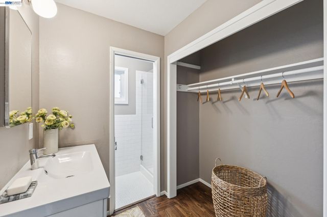 433 Kitty Hawk Rd, Alameda, CA 94501
