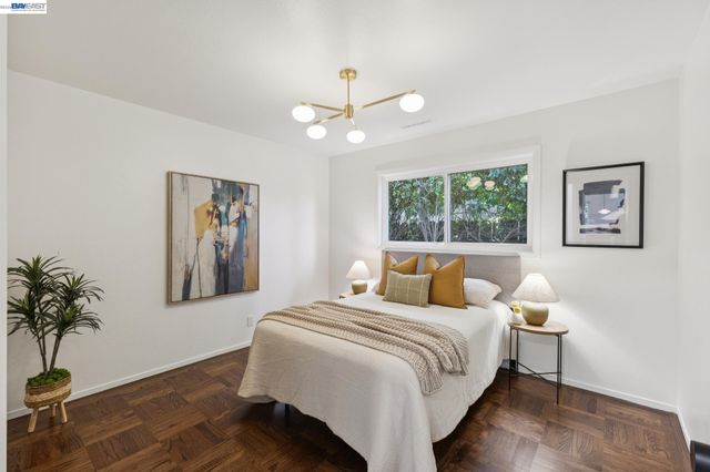 433 Kitty Hawk Rd, Alameda, CA 94501
