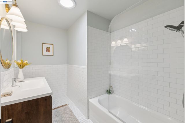 433 Kitty Hawk Rd, Alameda, CA 94501
