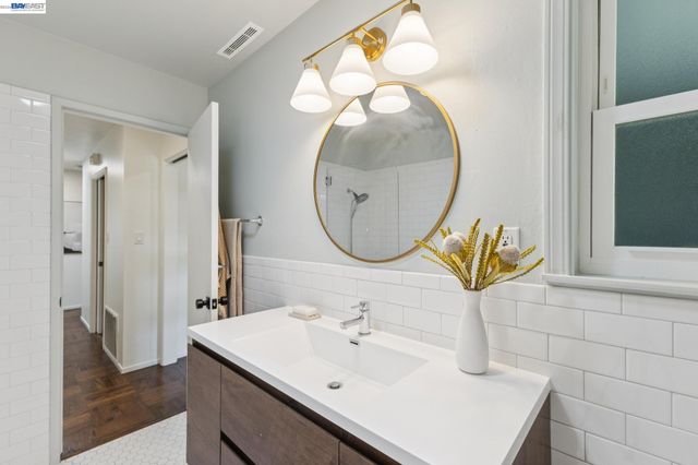 433 Kitty Hawk Rd, Alameda, CA 94501