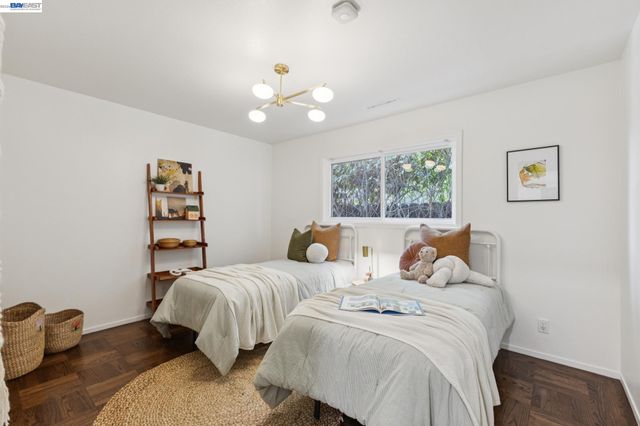 433 Kitty Hawk Rd, Alameda, CA 94501