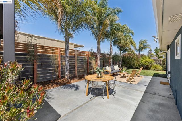 433 Kitty Hawk Rd, Alameda, CA 94501