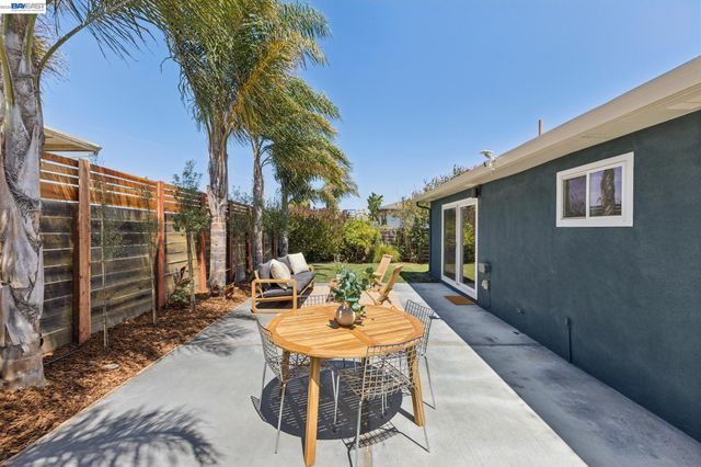 433 Kitty Hawk Rd, Alameda, CA 94501