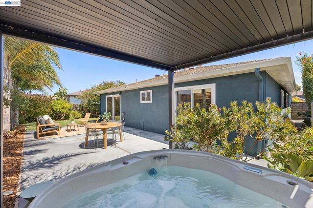 433 Kitty Hawk Rd, Alameda, CA 94501