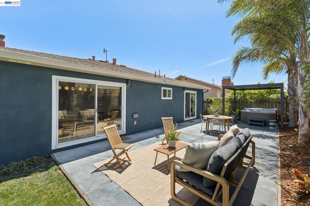 433 Kitty Hawk Rd, Alameda, CA 94501
