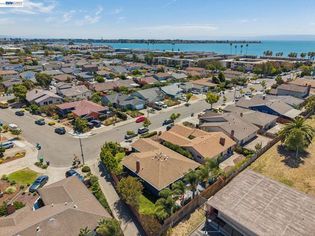 433 Kitty Hawk Rd, Alameda, CA 94501