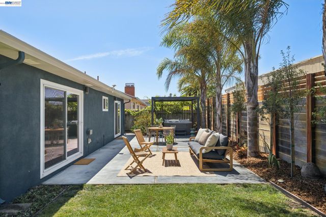 433 Kitty Hawk Rd, Alameda, CA 94501