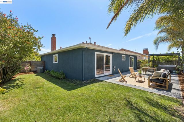433 Kitty Hawk Rd, Alameda, CA 94501