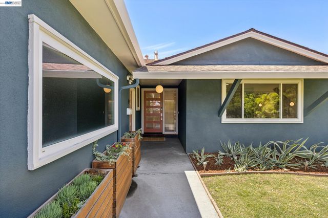 433 Kitty Hawk Rd, Alameda, CA 94501