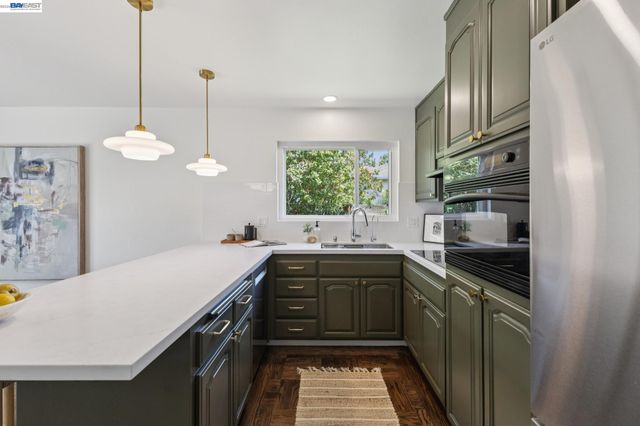 433 Kitty Hawk Rd, Alameda, CA 94501