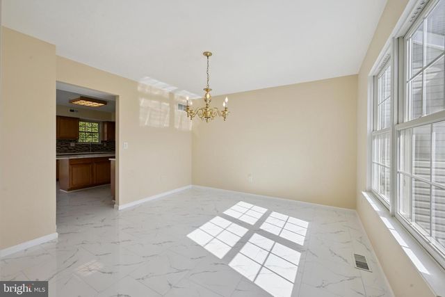 8 TOBY WELLS CT, Delran, NJ 08075