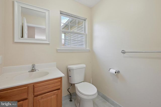 8 TOBY WELLS CT, Delran, NJ 08075