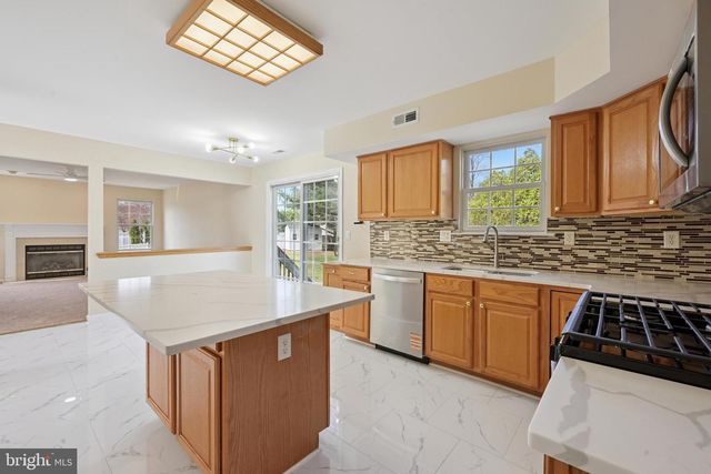 8 TOBY WELLS CT, Delran, NJ 08075