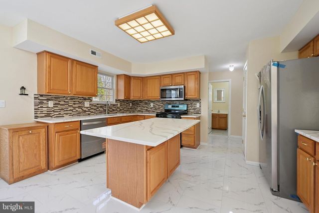 8 TOBY WELLS CT, Delran, NJ 08075