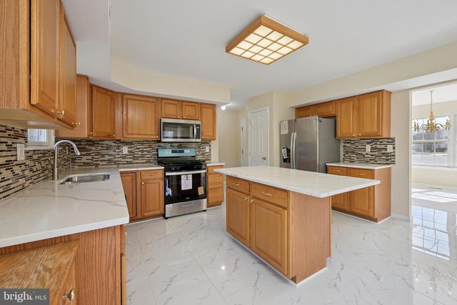 8 TOBY WELLS CT, Delran, NJ 08075