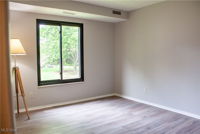 16475 Heather Lane 202, Middleburg Heights, OH 44130